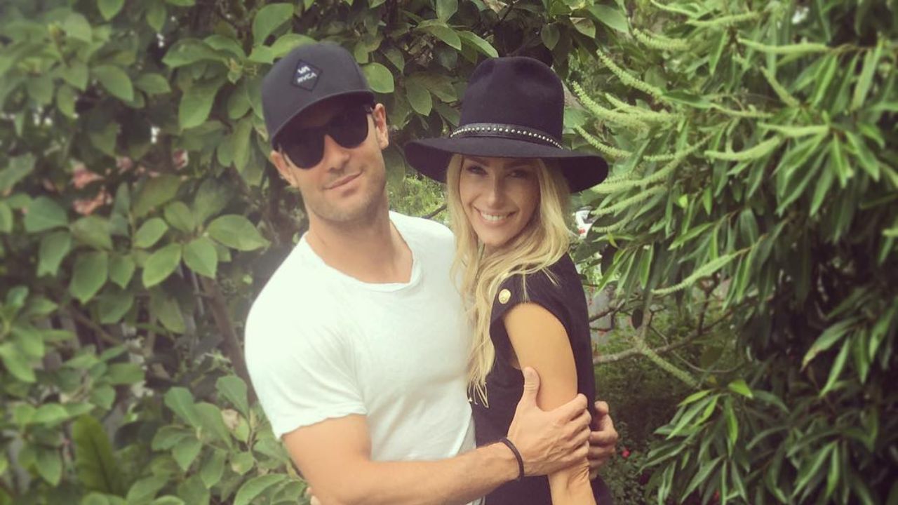 jennifer hawkins husband jake wall still married