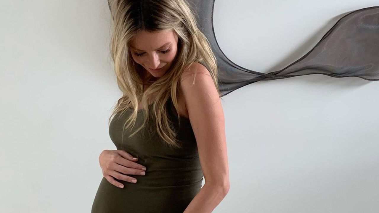 jennifer hawkins pregnant miss universe