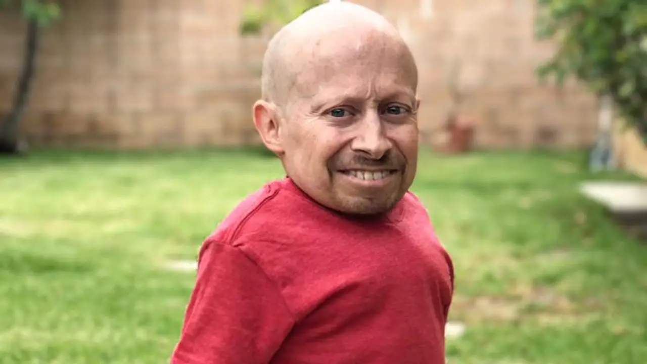verne troyer died of alcohol intoxication. His death was ruled as suicide.