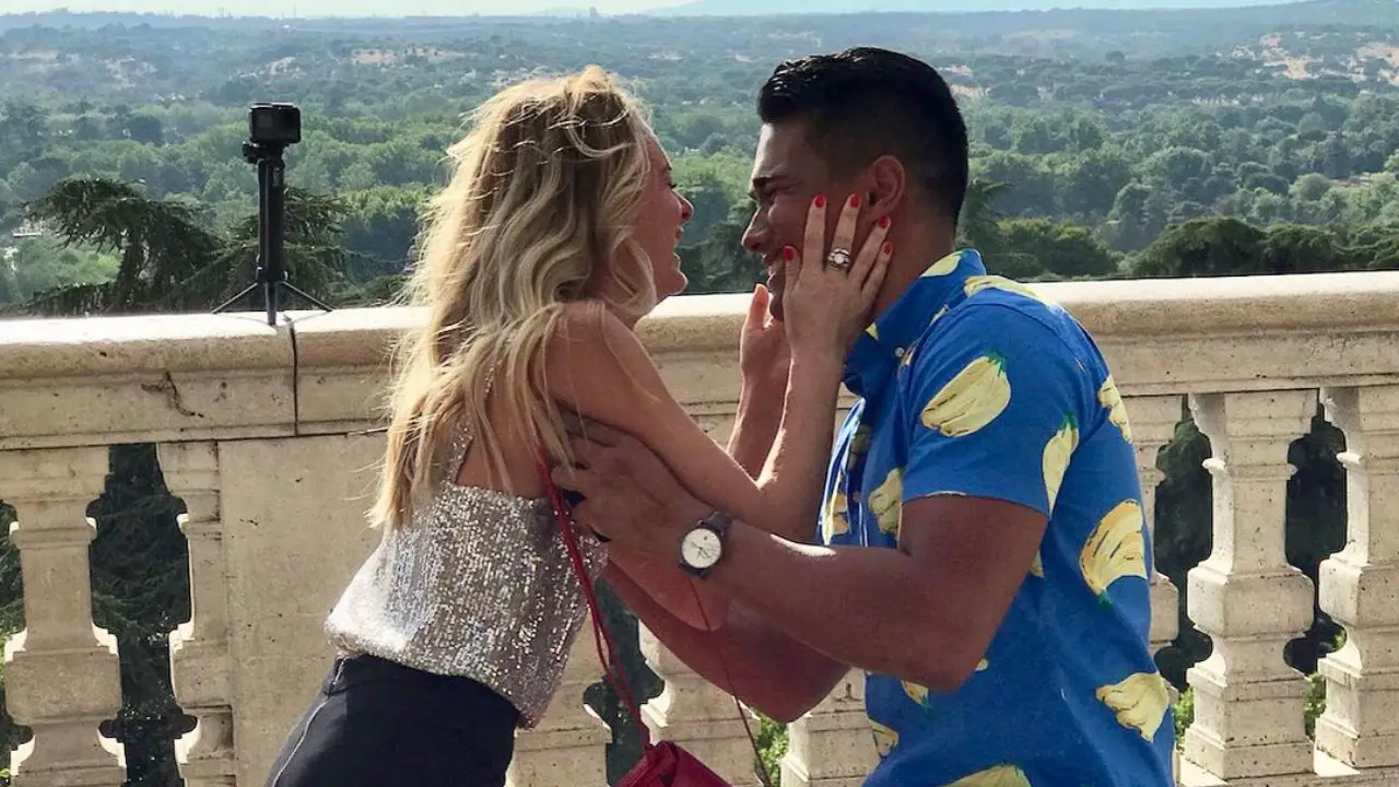 Jordan Andino proposed to Erin Nicole on Instagram.