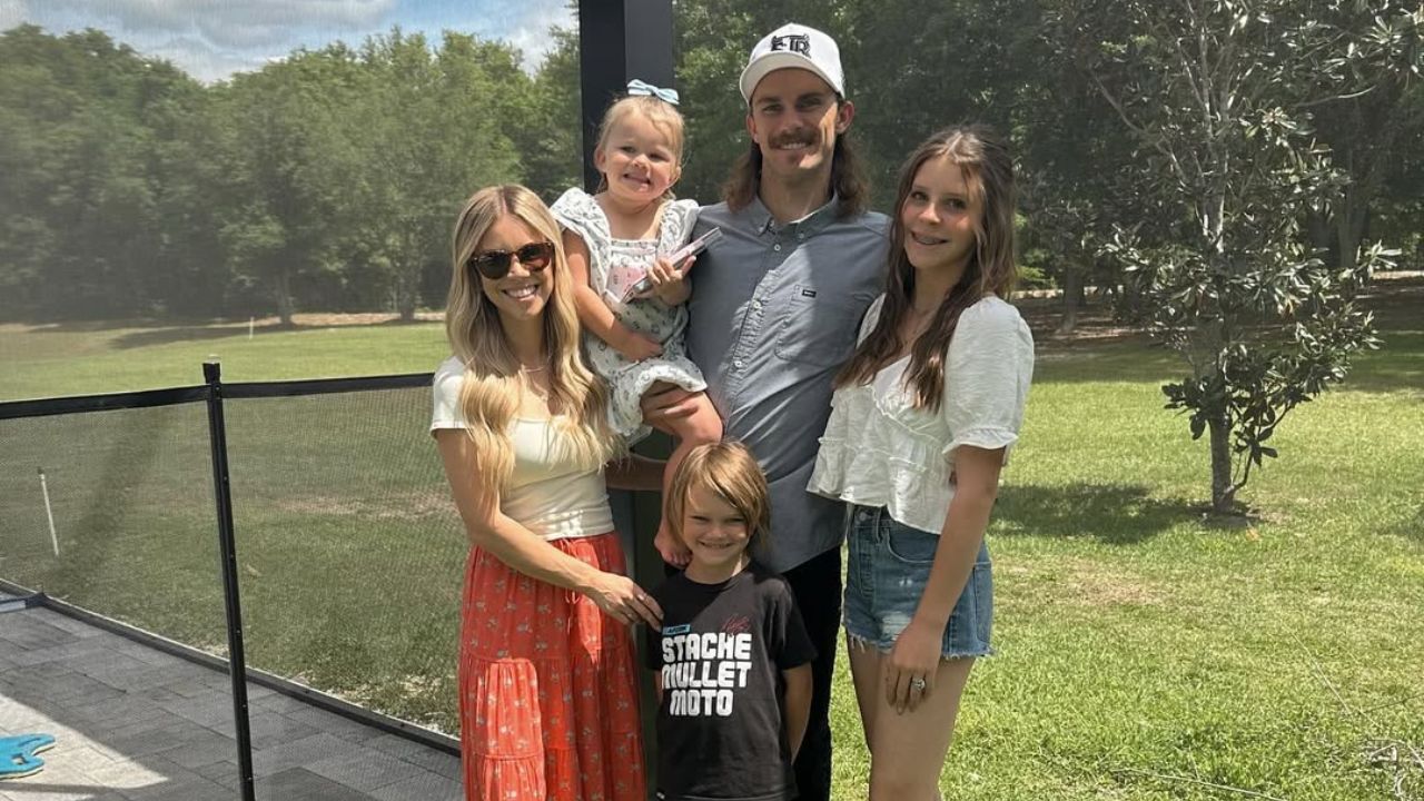 Aaron Plessinger and his wife Kendall Plessinger are proud parents of three kids, Hadley, Jake and Savannah.