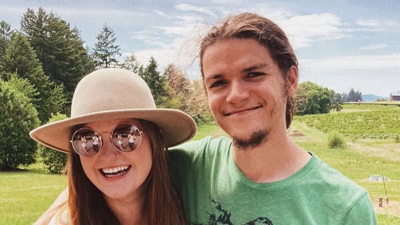 Jacob Roloff and Wife Isabel Rock pregnant